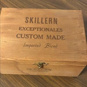 SkilLern Custom Made Wooden Cigar Box - Natural Brown